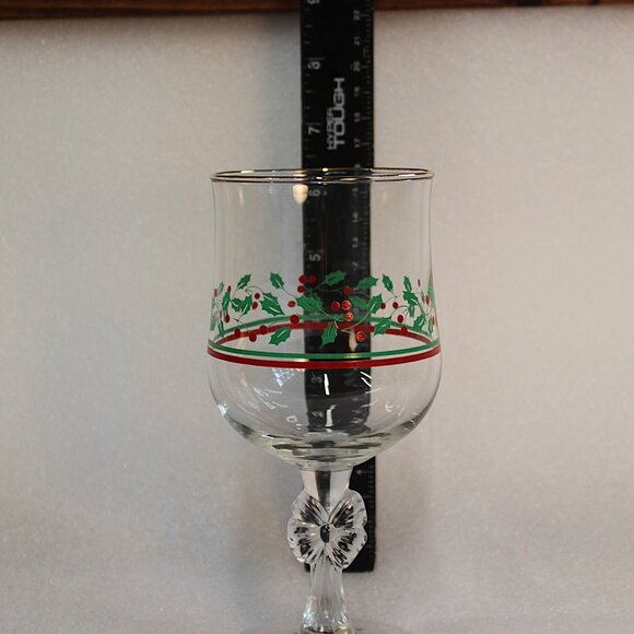 Vintage Holly Berry Goblets – Set of 5 | Christmas Glassware - Picture 8 of 11